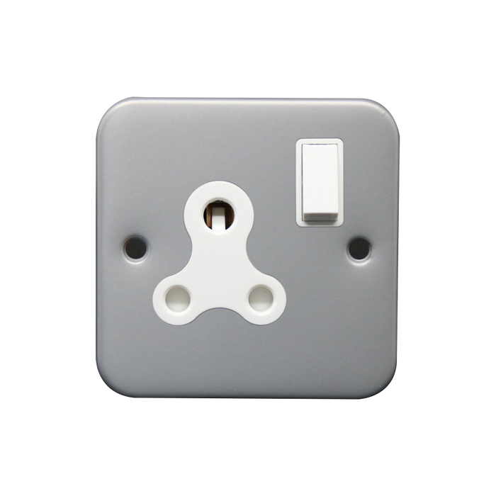 Caradok 15A Switched Socket Round Pin Metalclad